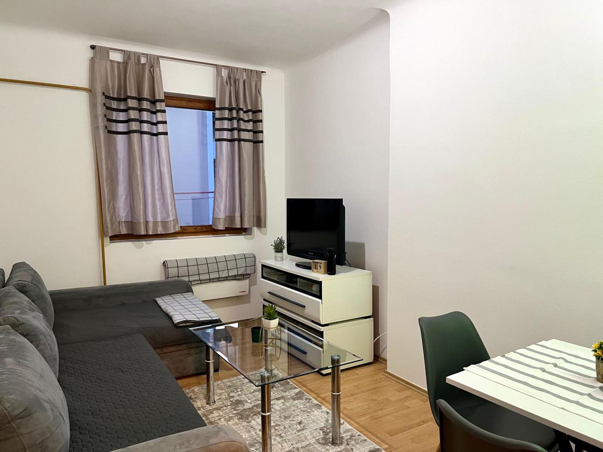 Center One-bedroom Loft Apartman *